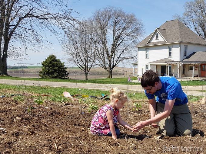 Teaching the littles about planting a garden {Reality Daydream} (2)