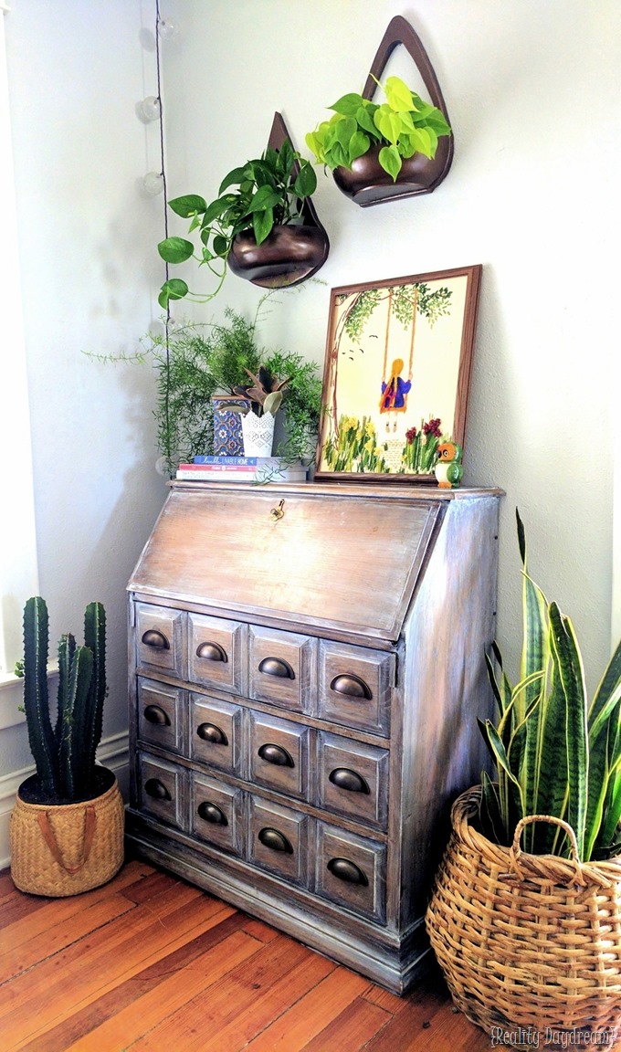 Make this Wooden Wall Sconce Planter out of secondhand wooden bowls! {Reality Daydream}