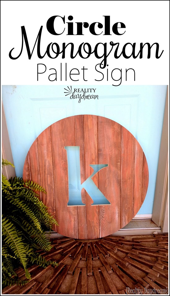 Circle Monogram Pallet Sign for indoors or outdoors. Makes for cute art for patio or porch! {Reality Daydream}