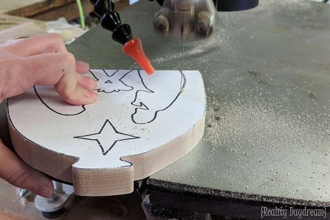 Make this wooden Christmas Nativity Puzzle with scroll saw pattern {Reality Daydream}