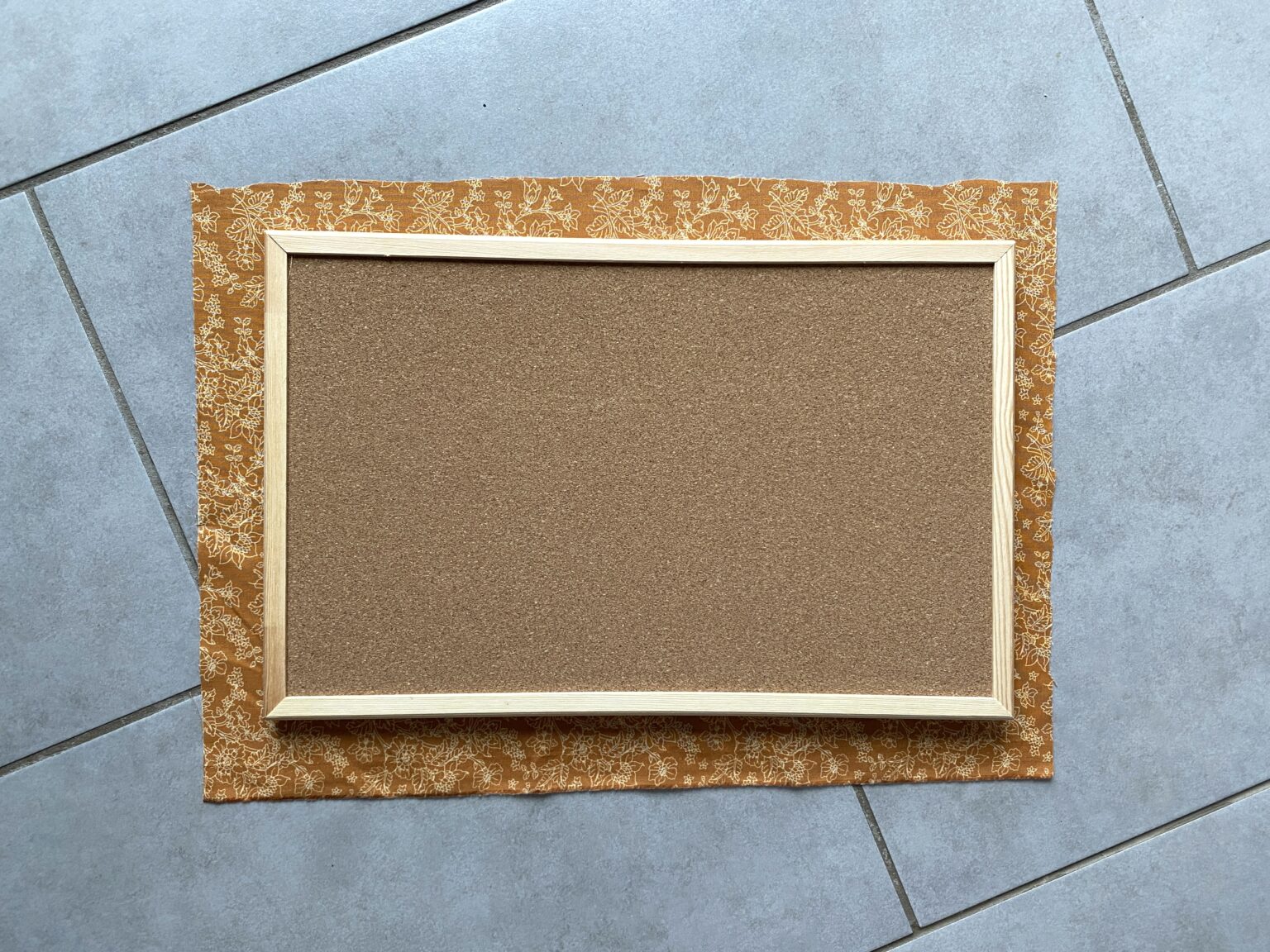 FabricCovered Bulletin Board Tutorial {Reality Daydream}