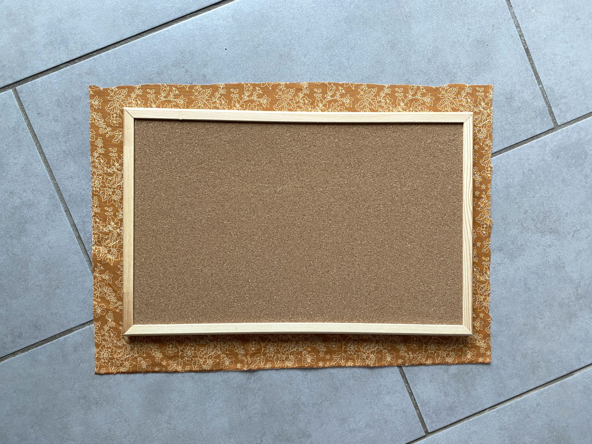 FabricCovered Bulletin Board Tutorial {Reality Daydream}